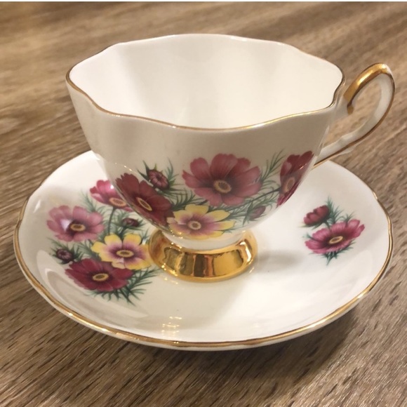 Vintage Salisbury Bone China England Cosmos Floral Teacup & Saucer - Picture 2 of 7
